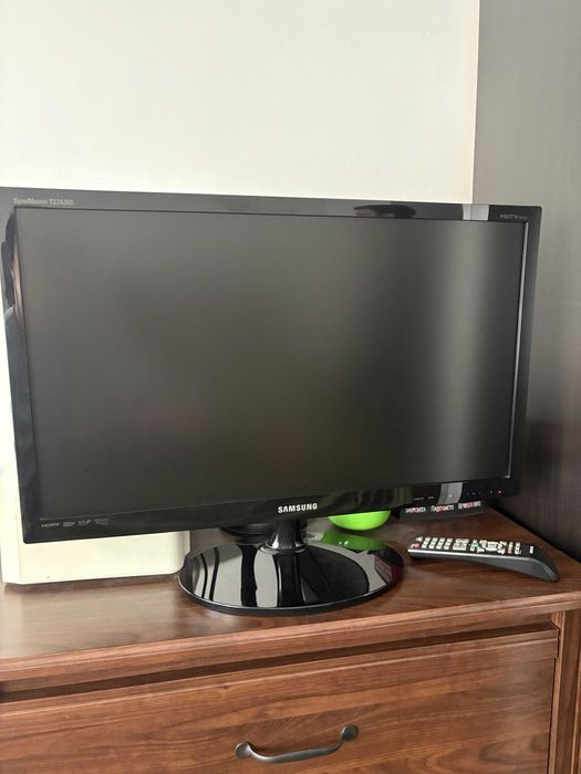 Samsung SyncMaster T27A300 – 27-инчов LED телевизор/монитор, подходящ както за телевизия, така и за използване като монитор.