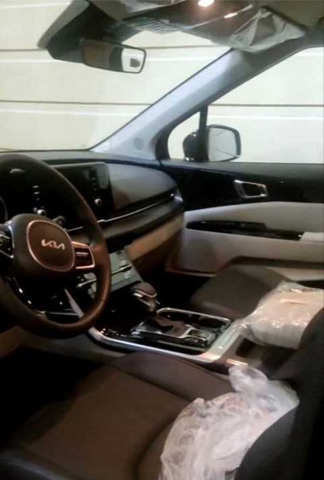 Srochno Kia Carnival 3.5L Comfort Holati ideal yangidek turibdi. 2024y