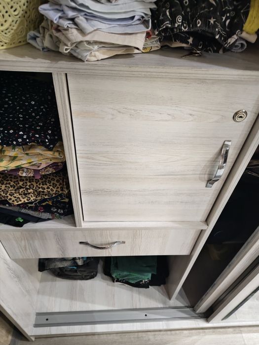 Продаю комплект мебели