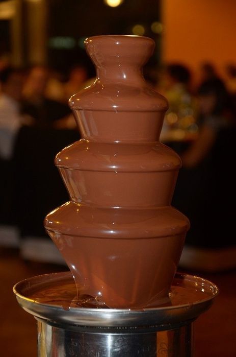 Shokolad favvorasi (Chocolate Fountain) – bayramlar uchun ideal!