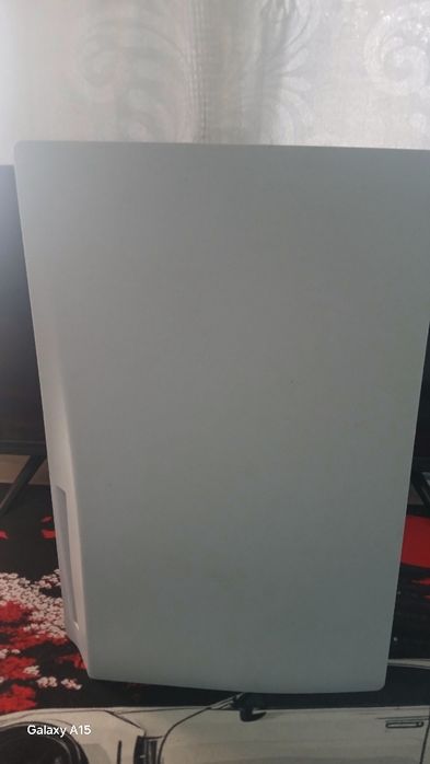 Продавам ps5 в перфекно със тояни е