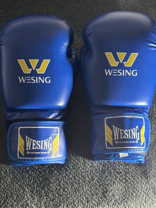 Боксерские перчатки