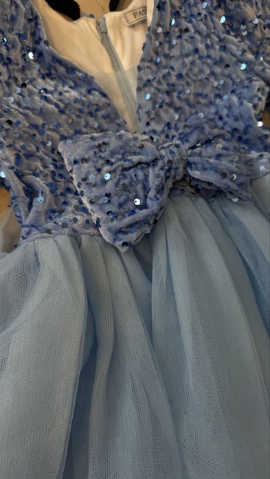 Продам  платье для девочки