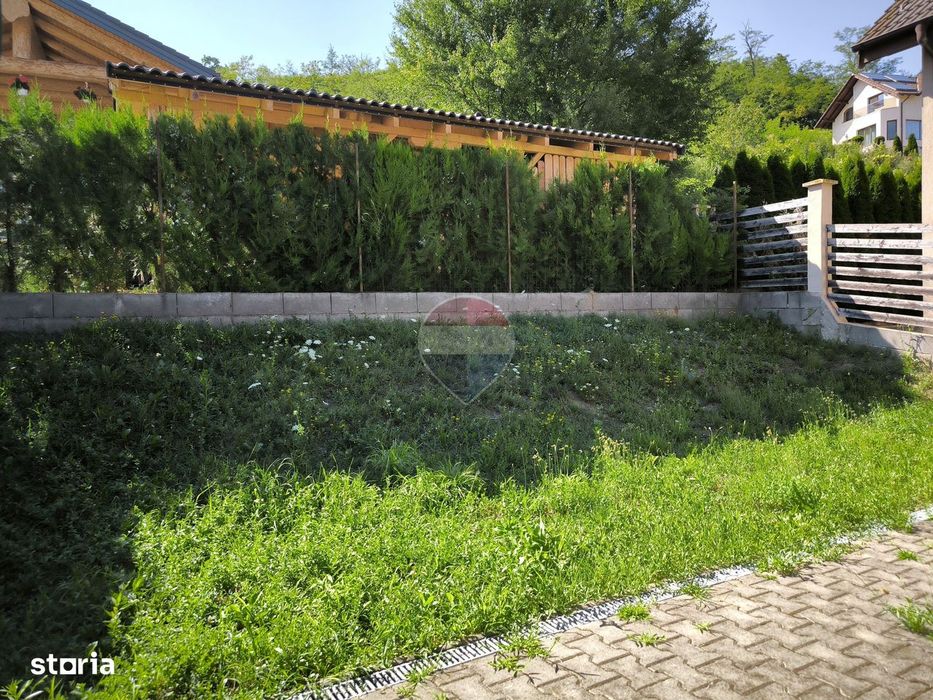 Casă / Vilă cu 4 camere de vânzare în zona Sud-Vest