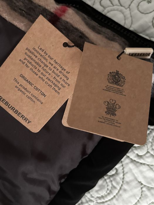 Geaca iarna Burberry, noua cu eticheta,marimea S. Pentru a comanda mesaj in privat.