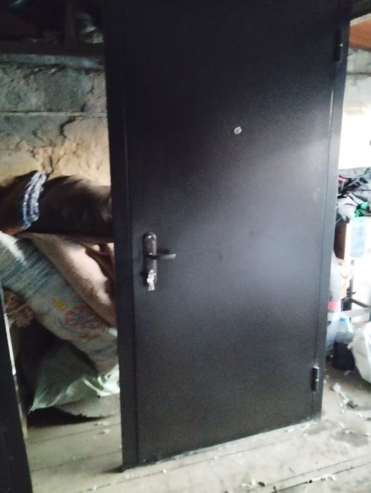 Продам входную дверь