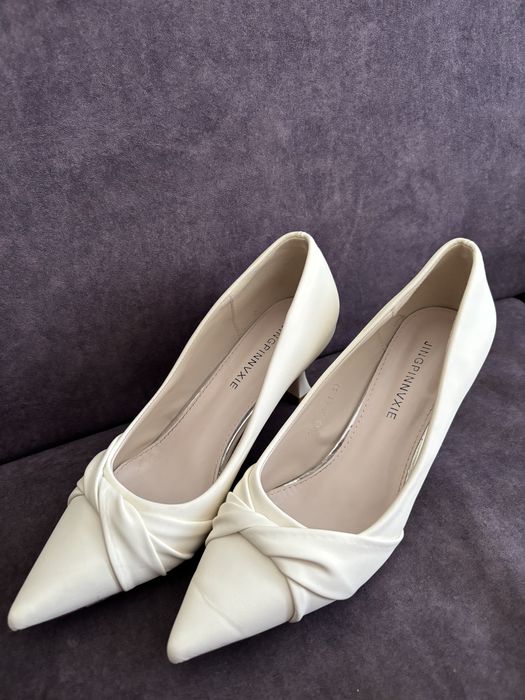 Туфли бежевые 38размер