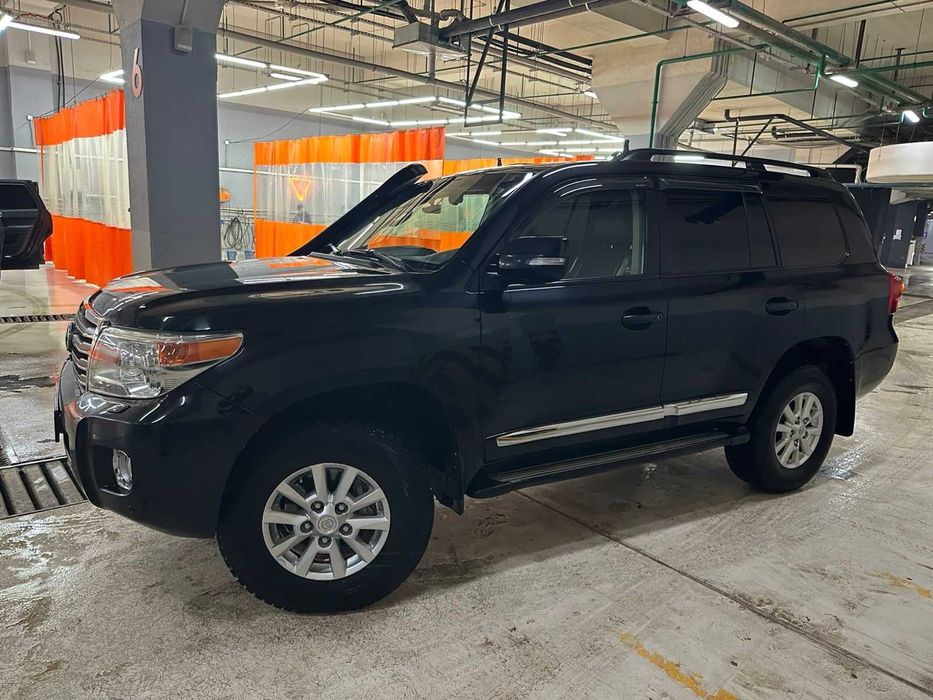 Автомобиль Land Cruiser