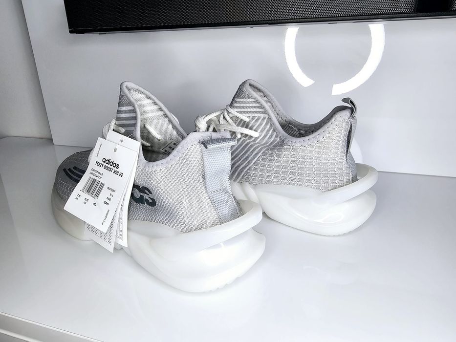 Adidasi yeezi boost gri