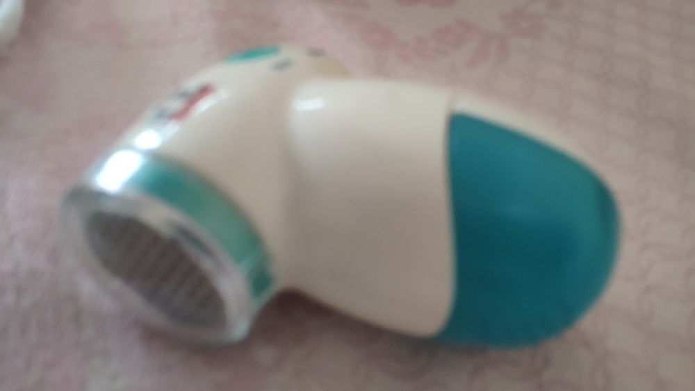 Машинка для снятия катышков на одежде