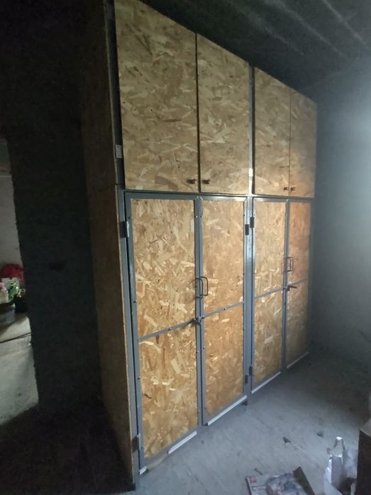 Dulap fier osb și pal  2,60 x 2,00 (nu este tabla) haine sau unelte de lucru