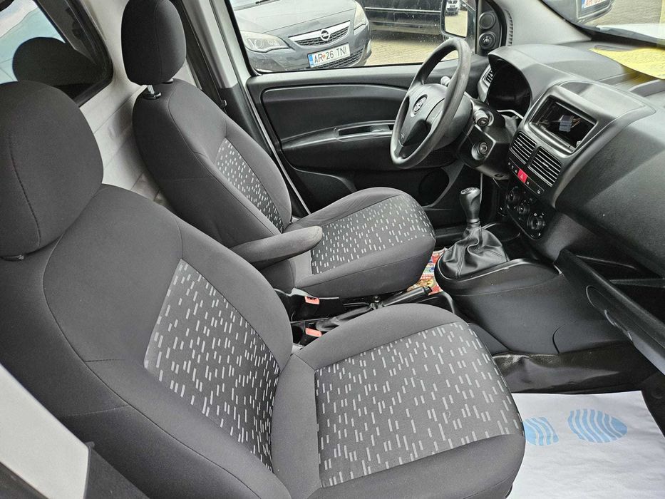 Opel Combo an 2013 1.3CDTI  188.000 KM 100% REALI Climă Geamuri electrice Oglinzi electrice Unic Proprietar Germania stare foarte bună