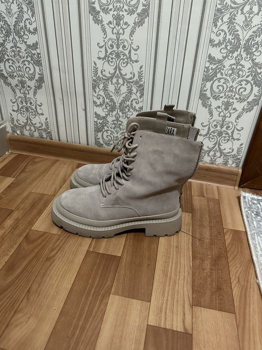 Стильные зимние ботинки ZARA