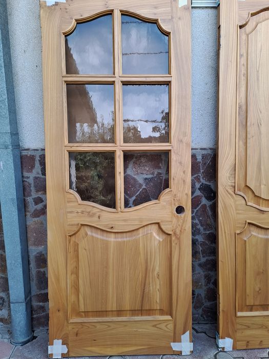 Двери из натурального дерева, (карагач)