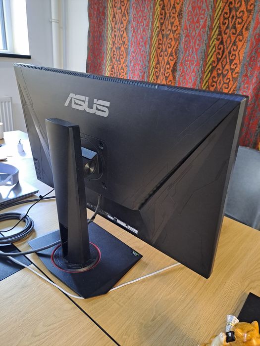 Монитор Asus 180hz 27дюймов.