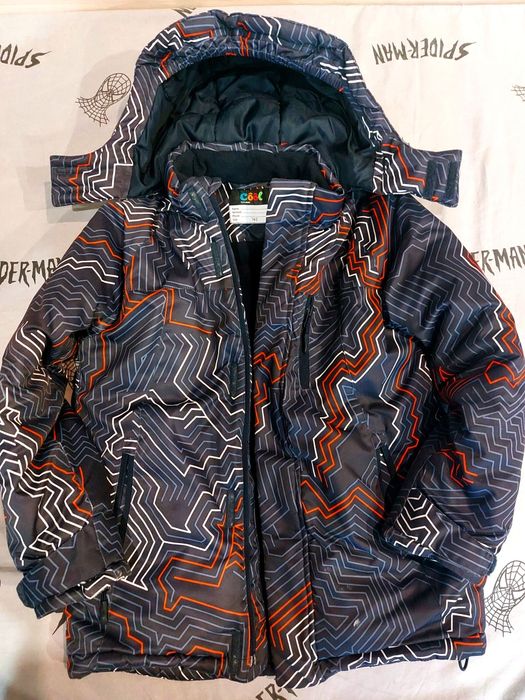 Продам осеннюю куртку и осенний костюм