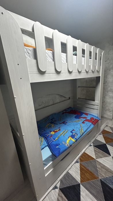 Продам двухярусную кровать