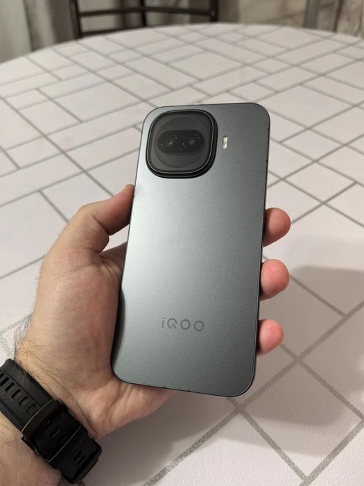 Флагман iQOO 15R, 16/256gb