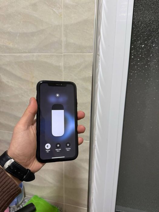 Ayfon 11 sotiladi telfon yaxshi xolatda feys trt bor