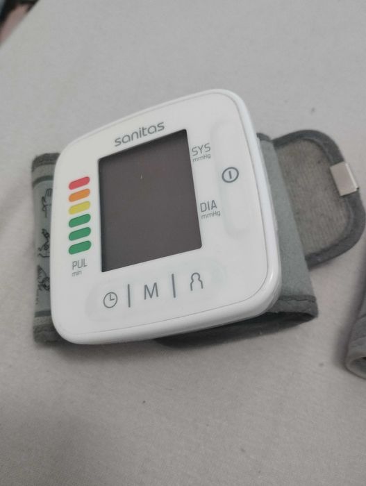 Апарати за кръвно налягане 2 бр.