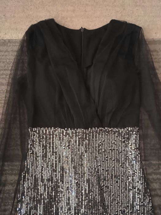 Стилна рокля с тюл и пайети