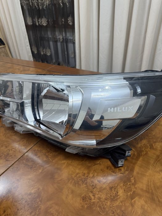Фара Тойота хайлюкс,