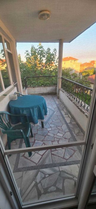 Продава се къща-близнак в Равда