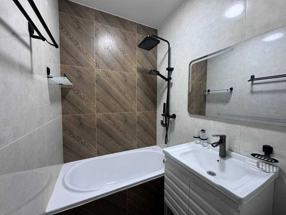 3 хоналик квартира 2 кават кирпичный дом, 5 микр, сомий, софмед