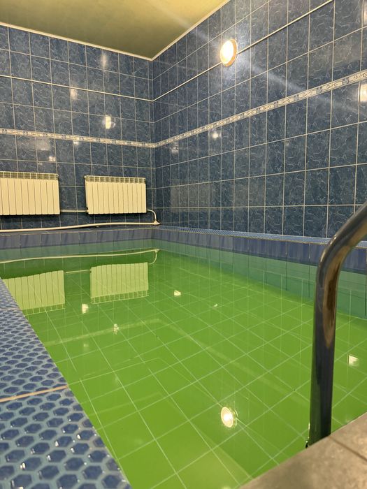 Сауна-баня с бассейном в центре