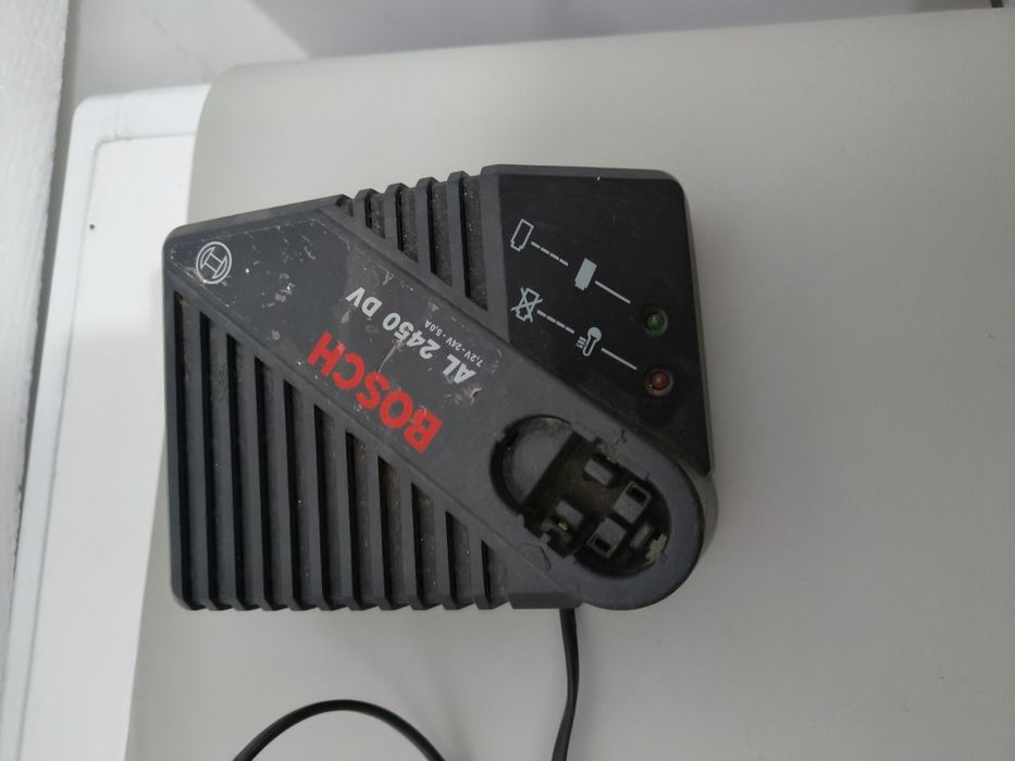Încărcător Bosch 24 v  baterie