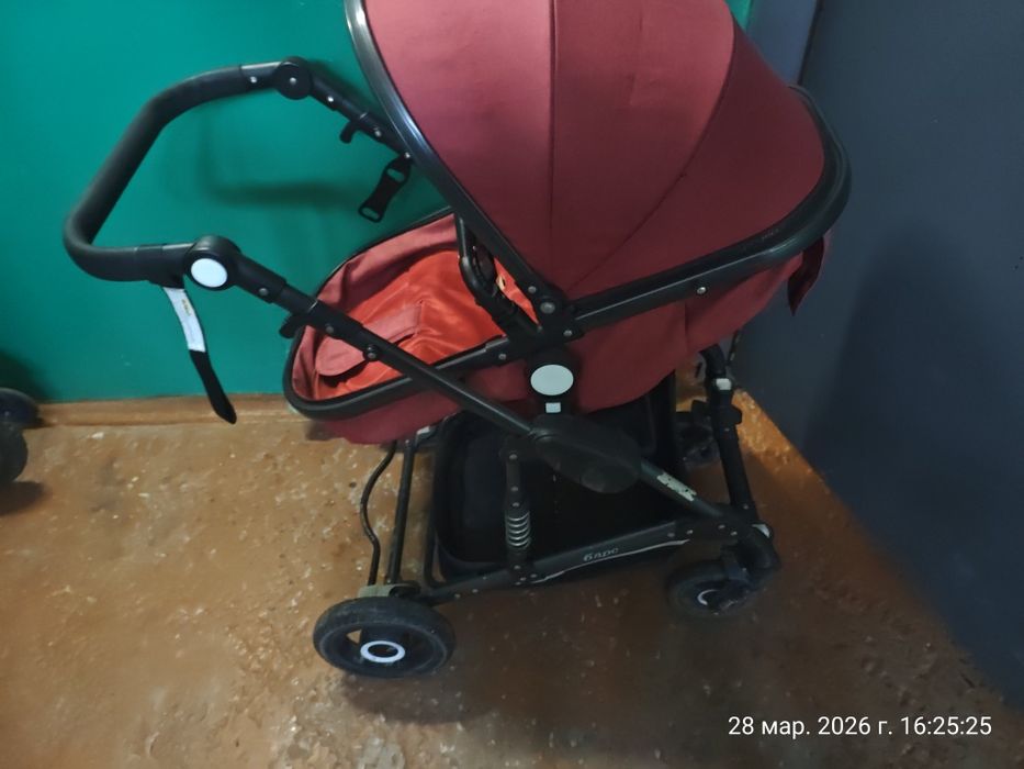 детская коляска в нормальном состоянии