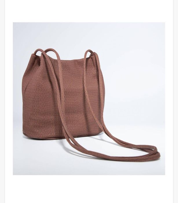 Сумка продается очень красивая и модная