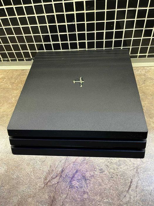 Sony PlayStation 4 + 3 джойстика + 12 игр