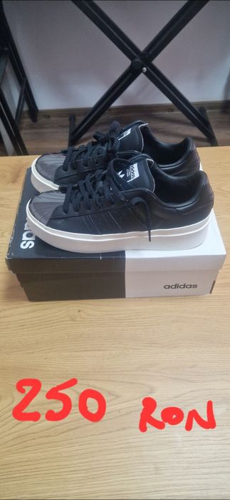 Vand pantofi sport Adidas colectie.