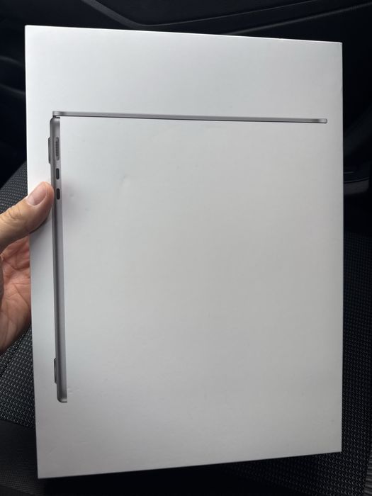 Продам MacBook Air M2 8/256 полный комплет