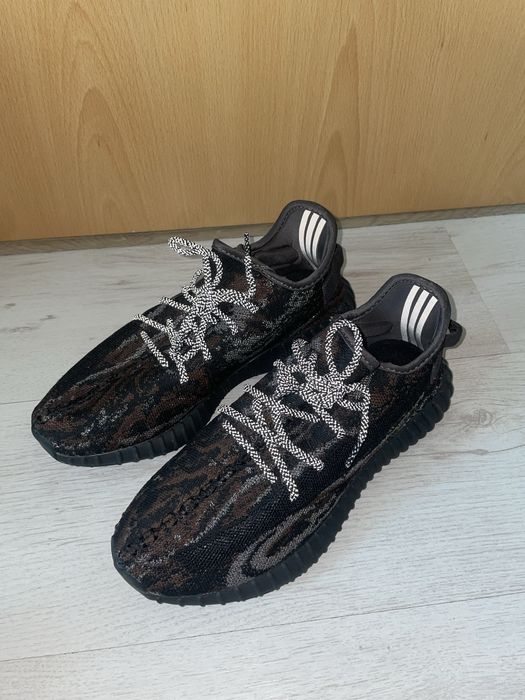 adidas Yeezy Boost 350 V2