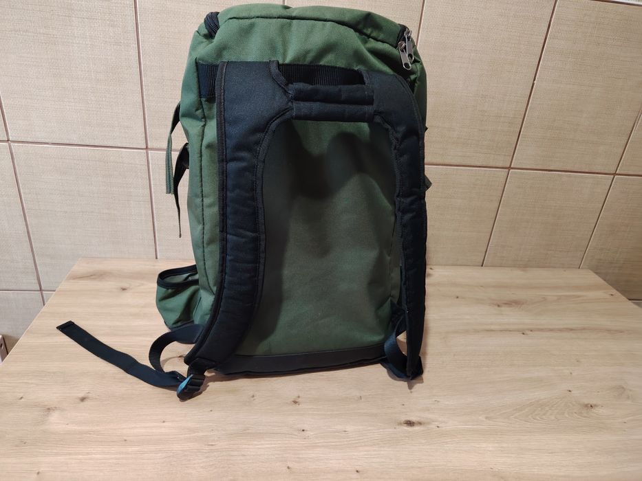 Rucsac&penar monturi pescuit Delphin!