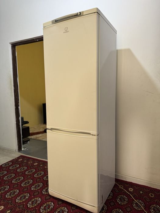 Indesit rabochi holadilnik