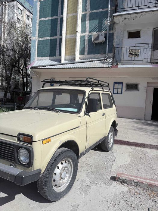 НИВА 1982 года Бежевый