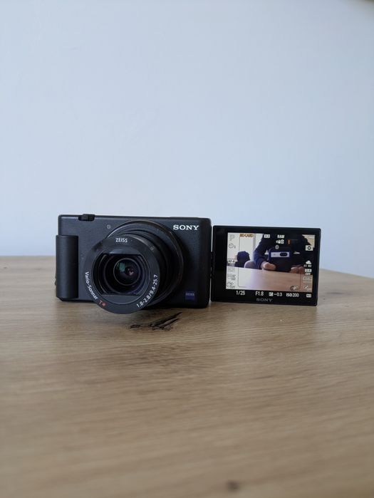 Sony ZV-1 | По-добра от G7X, Компактна Камера за YouTube, Instagram, TikTok и др. С две Батерии и Зарядно