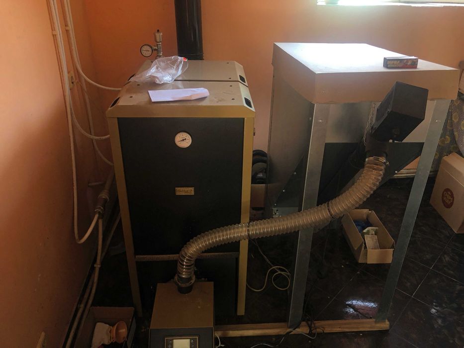 Продавам двуетажна къща