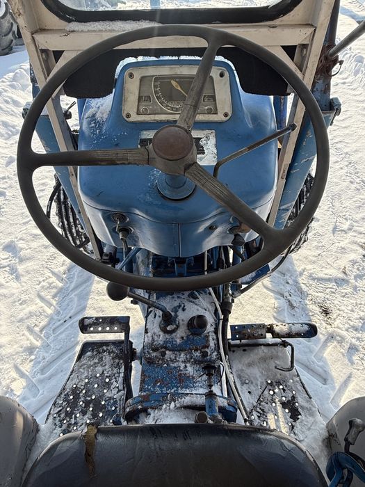 Se vinde Ford 3000 (ih,fiat)