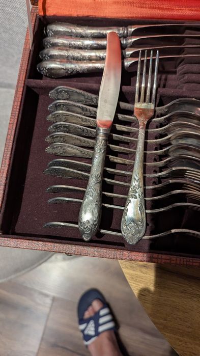 Посребрени прибори за хранене