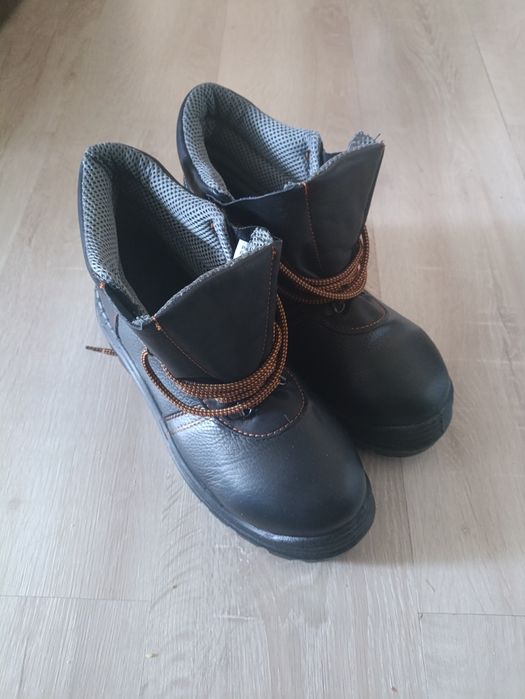 Продам летнюю рабочую обувь