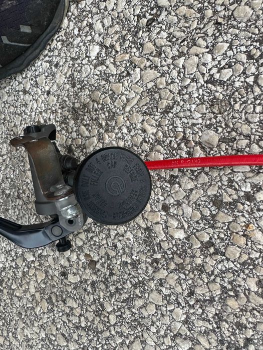 Супермото капли Honda CRF с преден апарат Brembo M50 и помпа 16x18
