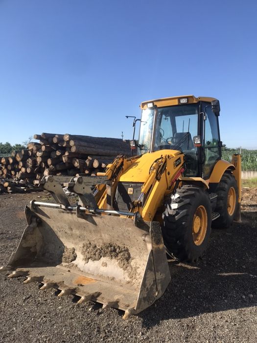 Inchiriez buldoexcavator,cilindru compactor, camion 8x4