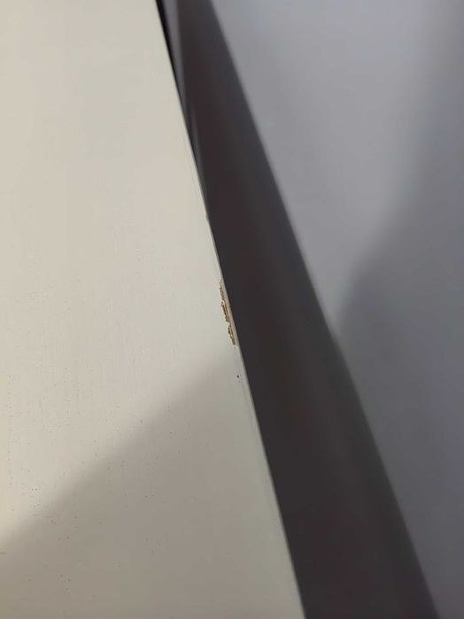 Дървена, бяла маса