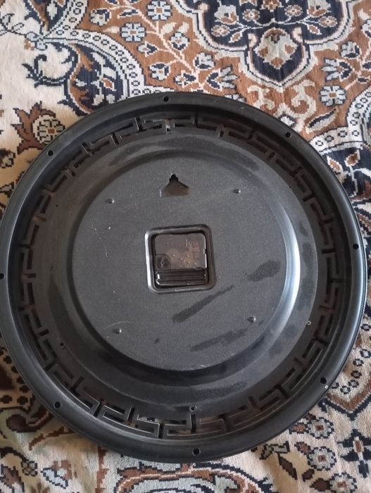 Продам часы кварцевые настенные