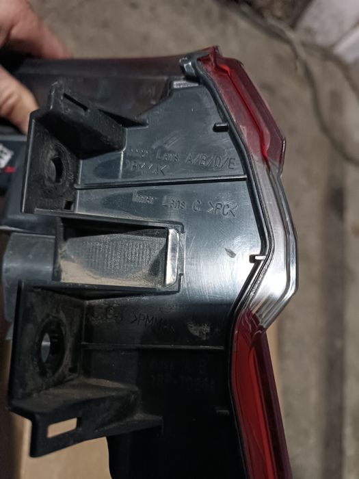 Продам задний правый фанарь оригинал