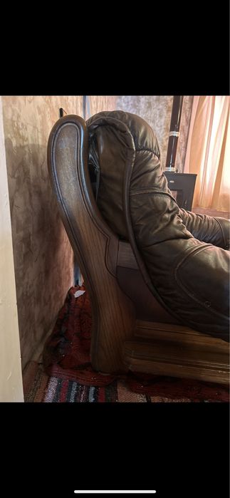 Луксозни кожени фотьойли от масивно дърво – 2 бр.,